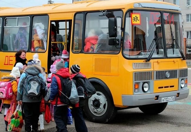 <span style="font-weight: bold;">&nbsp;Правительство РФ решило не запрещать перевозку детей в автобусах старше 10 лет</span>